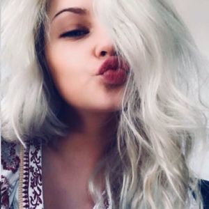 Meet your Posher, Amaya